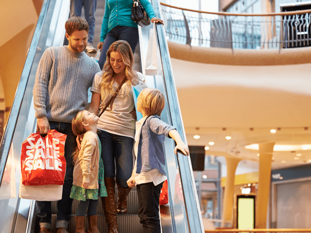 Familie på shopping